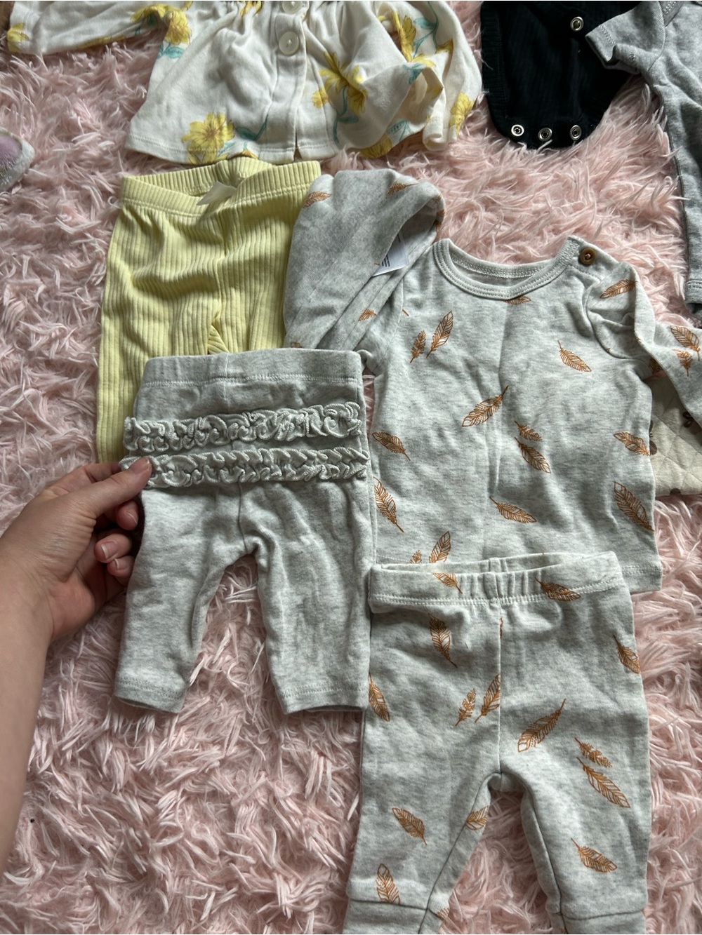 Newborn Carter's Outfit Bundle - Picture 14 of 14
